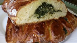 Домашен плетен хляб със спанак и извара