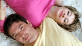 Нежни прегръдки в леглото