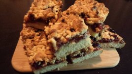 Маслен сладкиш с настъргано тесто 