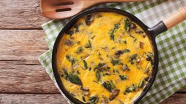 Омлет с гъби, спанак и ементал