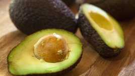 Защо не трябва да изхвърляте ядката на авокадото 