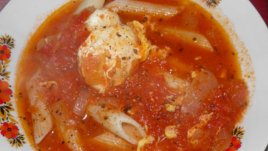 Доматена супа с яйца