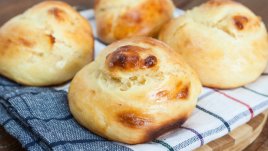 Мини питки с песто от босилек и чесън