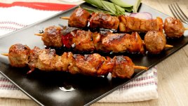 Пилешки шишчета със зеленчуци