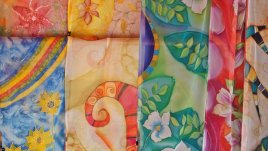 Ръчно рисувани шалове – между модата и изящното изкуство