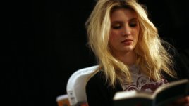 Домашни маски с глина за мазна коса и обем в корените