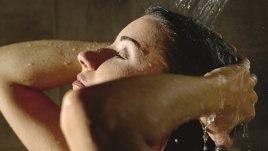 Какво уврежда косата при миене?