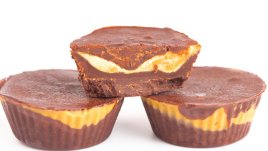 Шоколадови кошнички с фъстъчено масло 