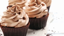 Шоколадови къпкейкове с маслен крем 