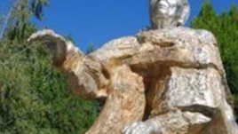 Увековечиха Ванга с паметник