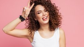 Как правилно да поддържаме къдрава коса – 10 съвета 