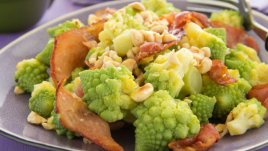 Салата с карфиол и пилешко