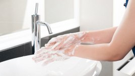 Защо е важно да подсушавате ръцете след миене? 