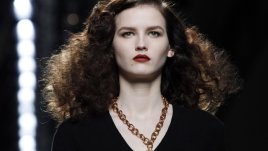 Секси с повече обем в косите