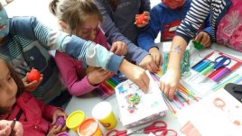 Безплатни театрални забавления и детско ателие с „Палечка“