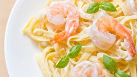 Фетучини Алфредо със скариди