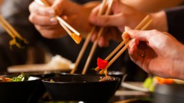 Защо да се храним с китайски клечки