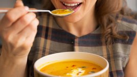 Полезно ли е да ядете супа преди лягане?