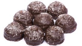 Рецепта за лесни бонбони с кокос, мед и шоколад