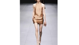 Бойка Матова дефилира за Valentino в Париж