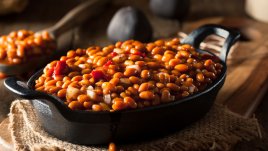 Печен сладко-кисел пикантен боб