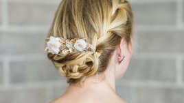 Лесна сватбена прическа с плитки