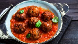 Кюфтенца в доматен сос