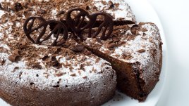 Сочна италианска торта с шоколад и кафе
