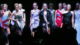 Женственост обвита в сатен (галерия)