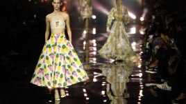 Ананаси и животински принтове от Roberto Cavalli за пролет/лято 2023