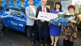 Пощенска банка връчи голямата награда в кампанията за дебитни и кредитни карти