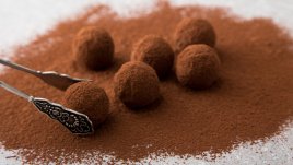 Какаови бонбони с вкус на кокос и бадеми