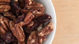 Карамелизирани орехи с канела за Коледа