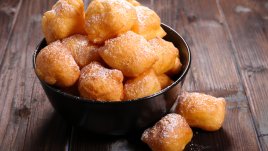 Много лесни бухти с пудра захар