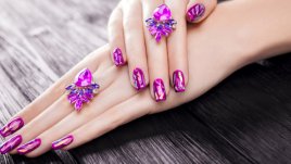 Маникюр, вдъхновен от цвета на 2022 