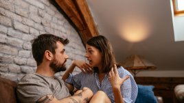 Как хората с ниско самочувствие отблъскват любовта