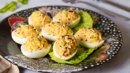 Пълнени яйца с риба тон и сушени домати