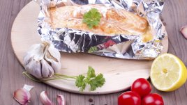 Сьомга с домати и лимон във фолио