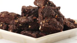 Вкусни шоколадови блокчета с ядки