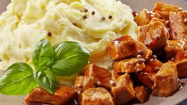 Винен кебап с картофено пюре