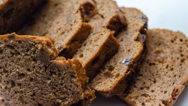 Пикантен кекс със стафиди 