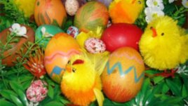 Да нашарим великденски яйца с восъчни пастели