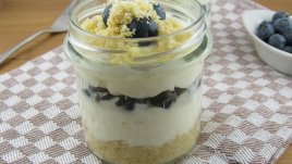 Бурканчета с чийзкейк с боровинки и лимон