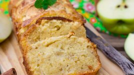 Кекс с ябълки и ванилия