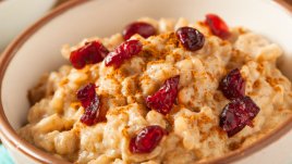 Мляко с ориз със сушени плодове и ядки