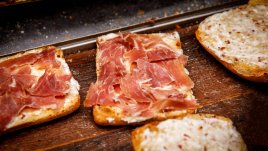 Сандвичи с фета сирене и прошуто