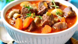 Паприкаш с агнешко