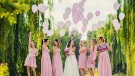 Истинската причина шаферките да носят еднакви рокли