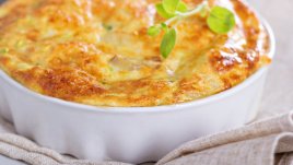 Яйца на фурна с бекон и сметана