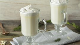 Топъл бял шоколад с крем ликьор